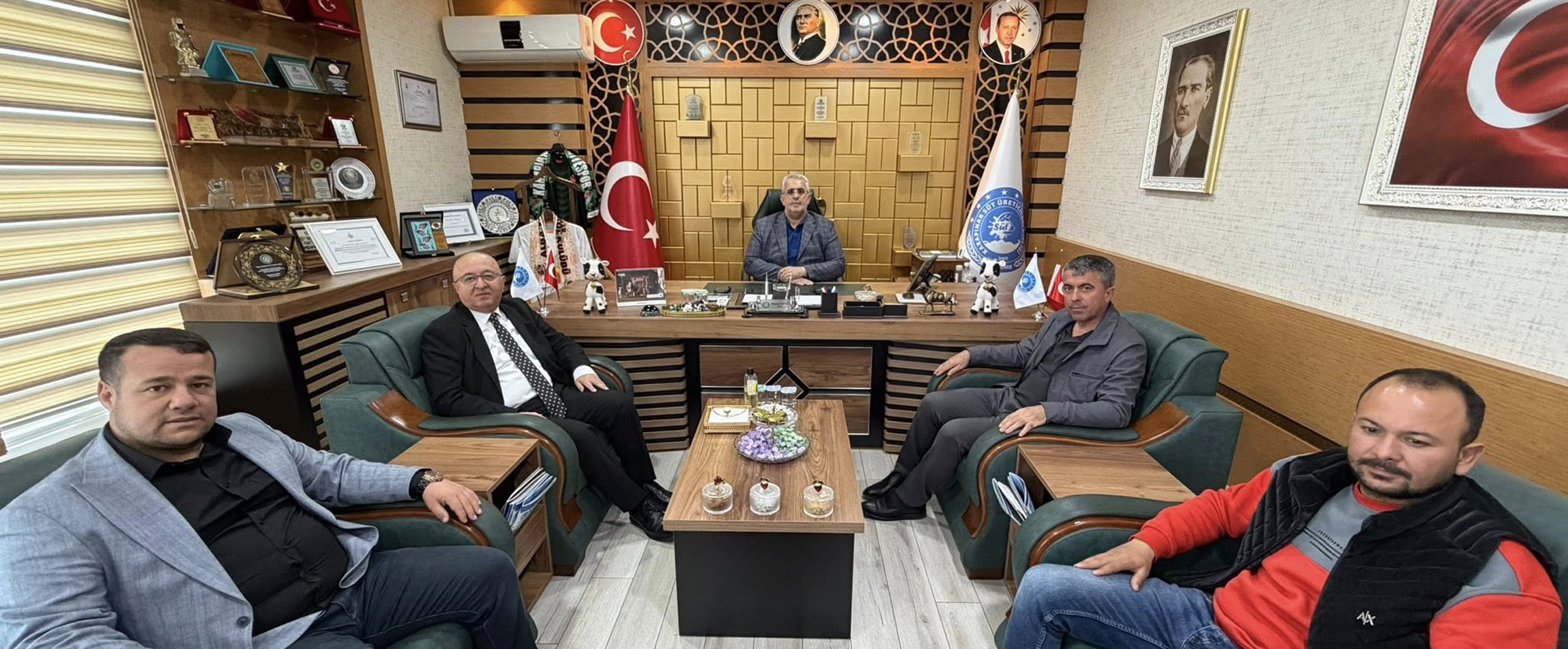 Karapınar Şoförler ve Otomobilciler Esnaf Odası Başkan adayı İsmail Yabanoğlu ve beraberindeki heyet Karapınar Süt Üreticileri Birliğimizi ziyareti.